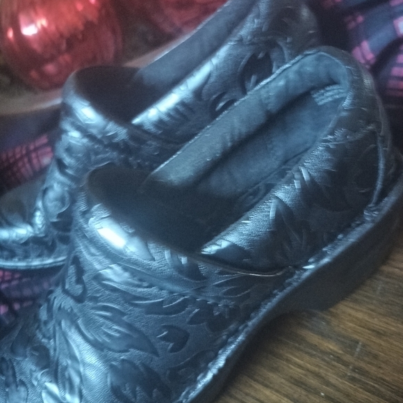 B.O.C. black leather slip-on shoes size 7 - Picture 4 of 5